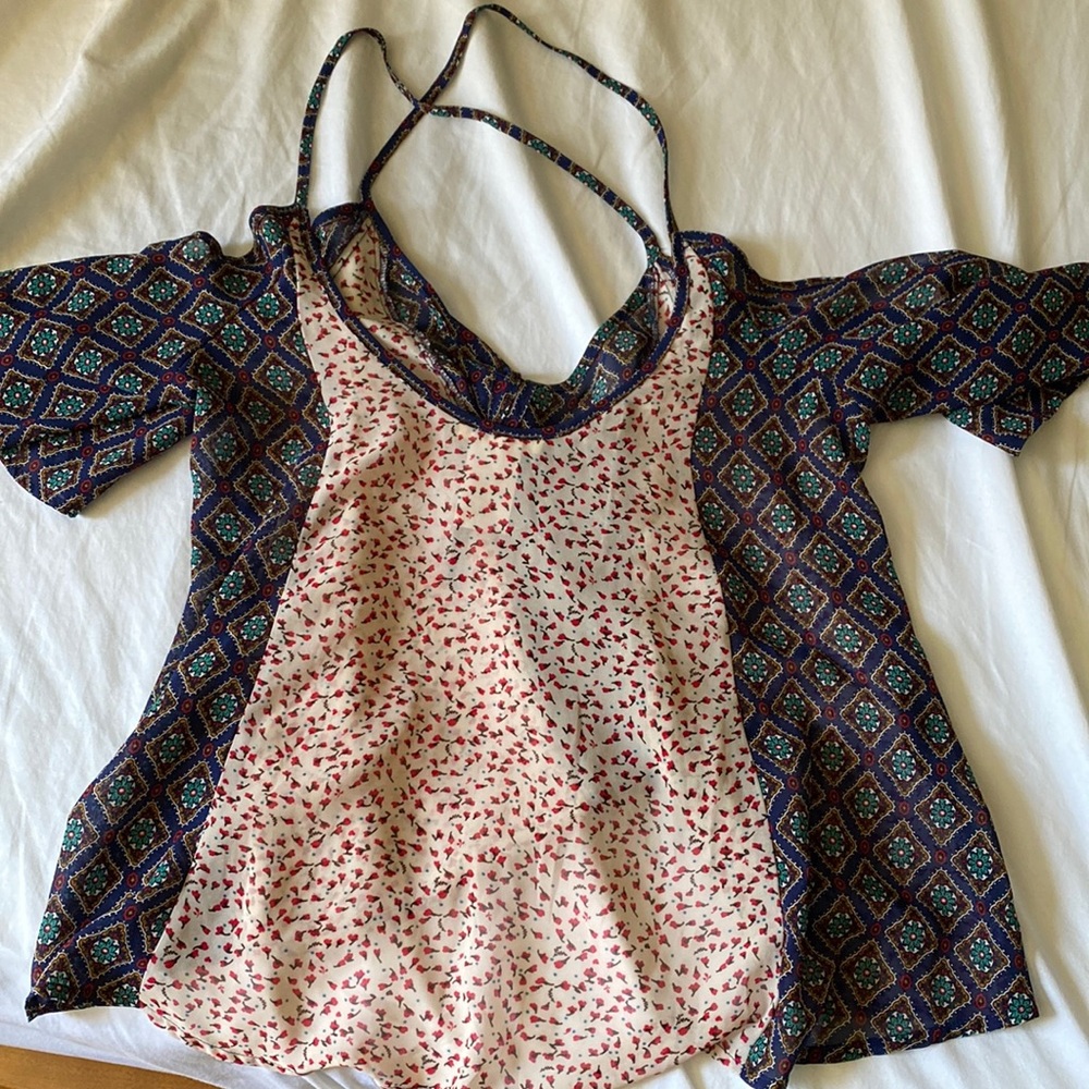 Cold shoulder printed top